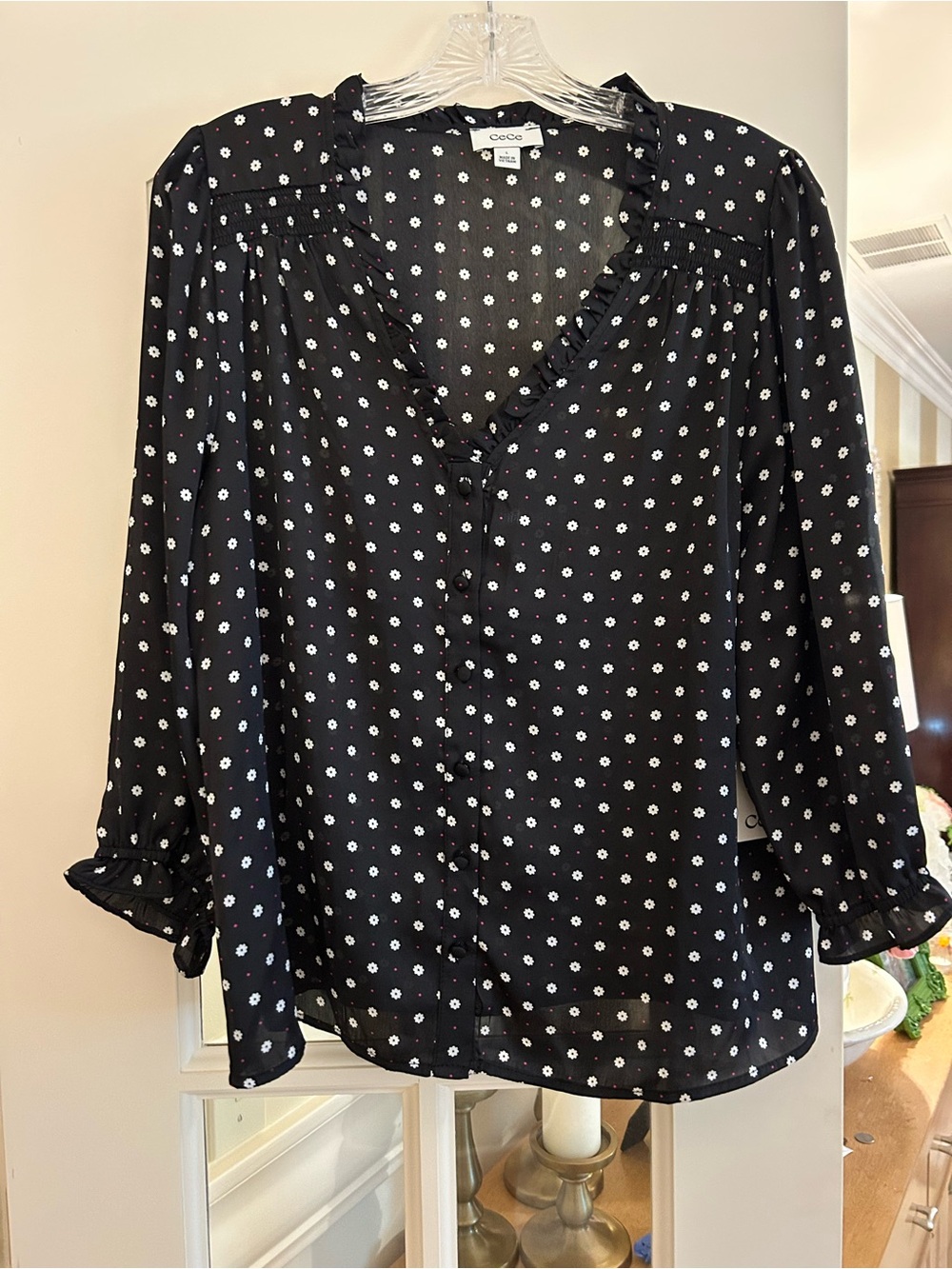 CeCe Black White Daisy-Print Ruffle V-Neck Blouse